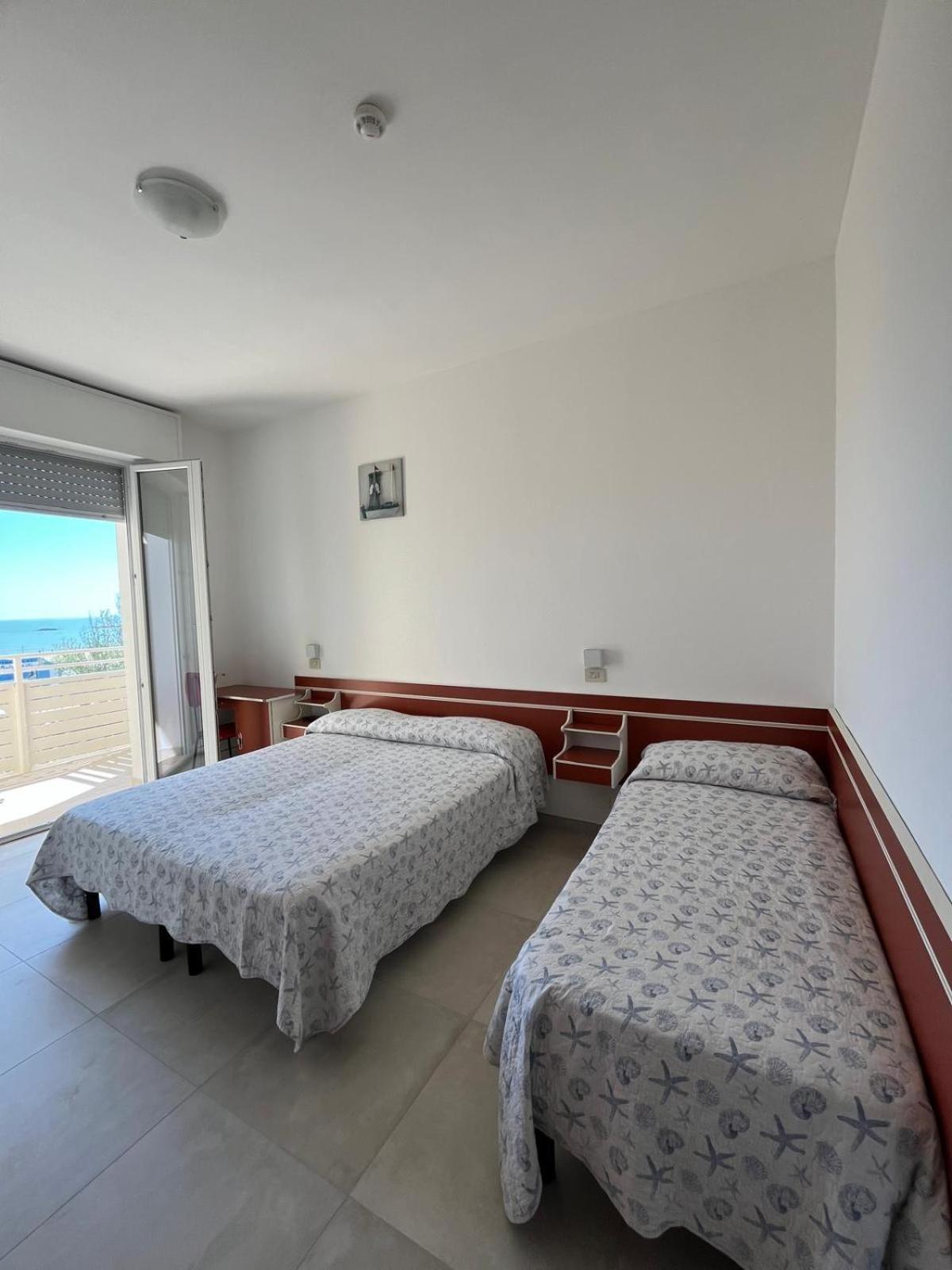 Flora Hotel 3*