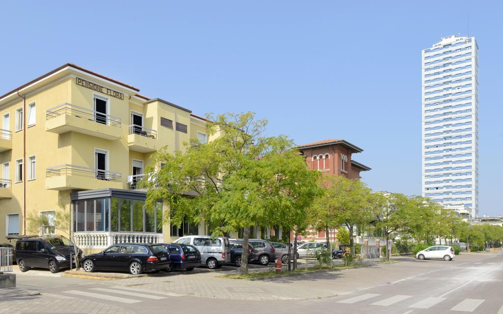 Flora Hotel 3*